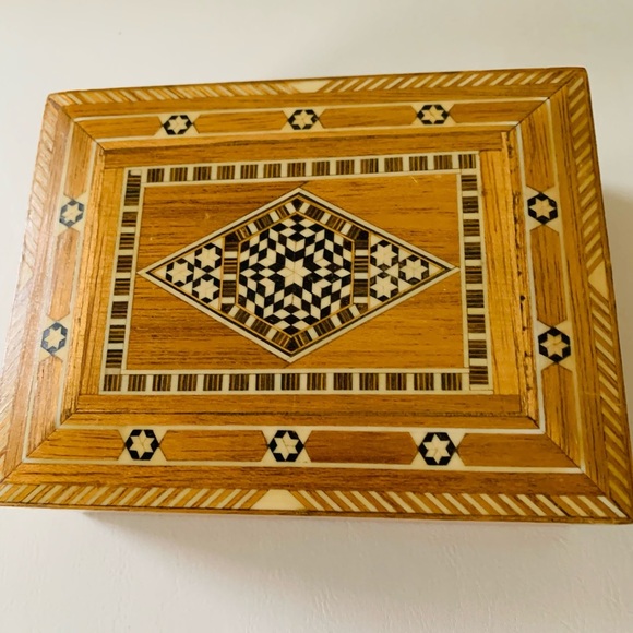 Wooden box - Picture 2 of 9
